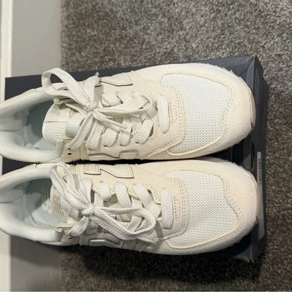 New Balance Women's Platform Sneaker in White and Light Gray - Picture 3 of 5